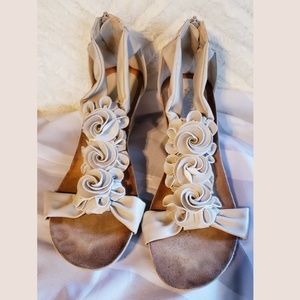 5 for $25 SPRING STEP Patrizia t-strap wedge sanda